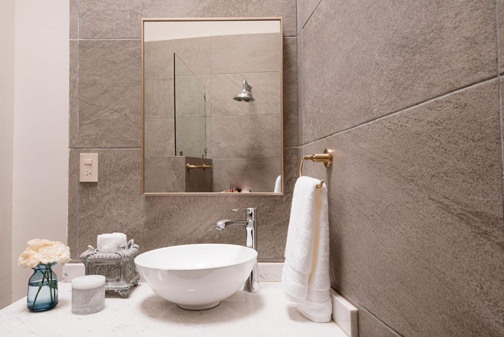 Piso Local House Hotel