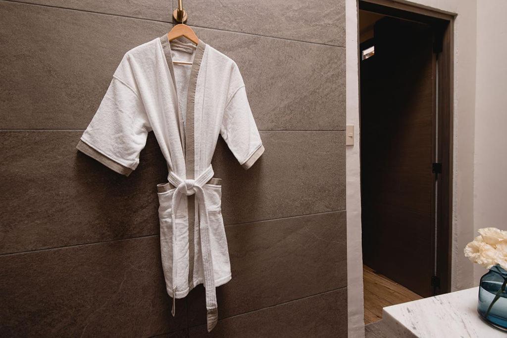 Piso Local House Hotel